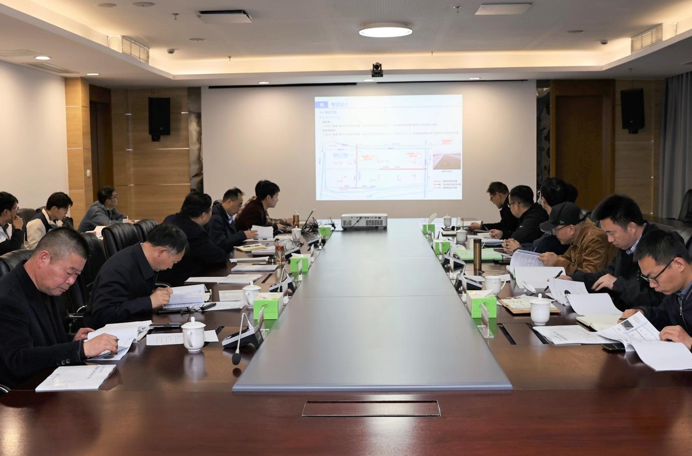 濱啟路、緯三路工程可研專家評(píng)審會(huì)召開.jpg